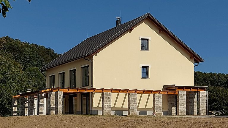 Vabilo na odprtje bivalnega objekta na Bučki