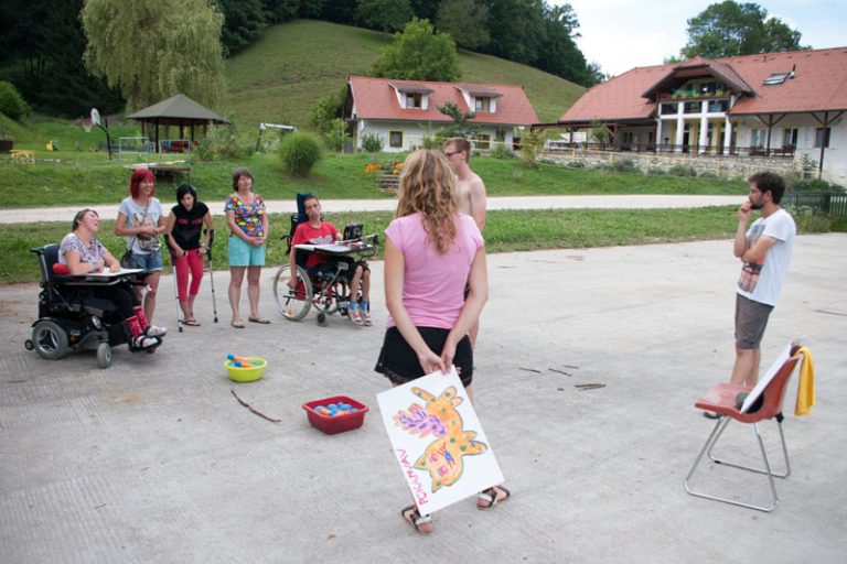 Razpis za obnovitveno rehabilitacijo in poletne počitnice 2019