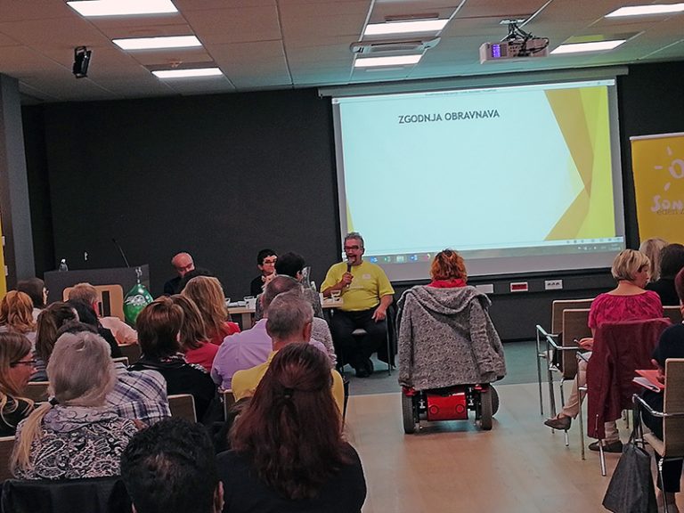 Vabilo na posvet: PODPORA DRUŽINI – stroka in nevladne organizacije z roko v roki