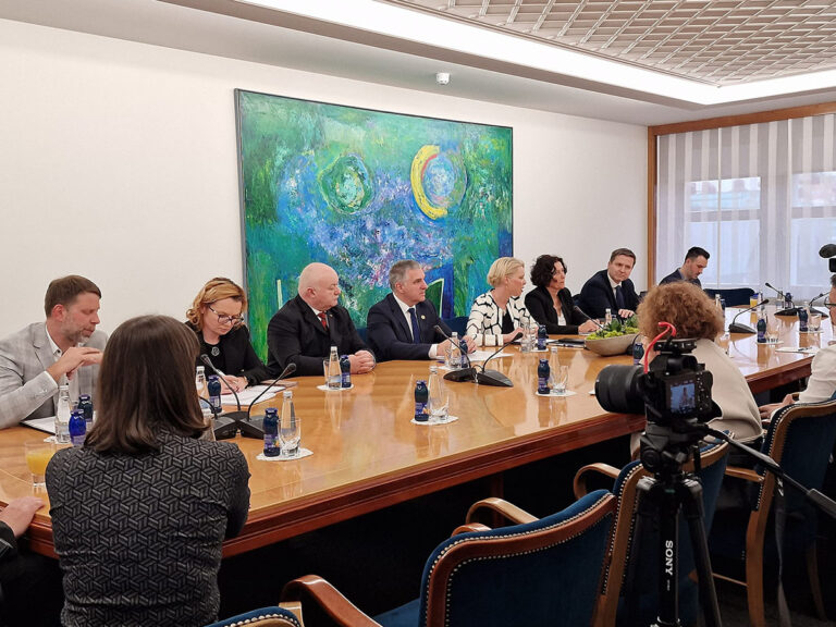 Delovni posvet v Državnem zboru RS: izvrševanje volilne pravice za vse volivke in volivce