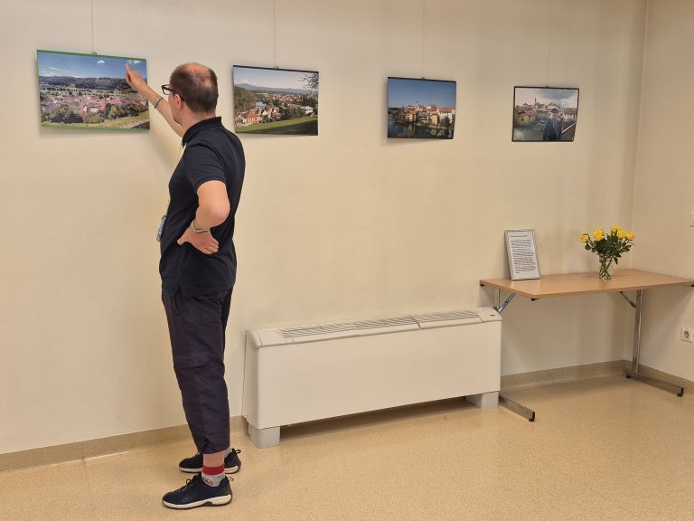 V Centru Sonček Ljubljana Šiška odprli fotografsko razstavo »Potep po Sloveniji z Gapijem«
